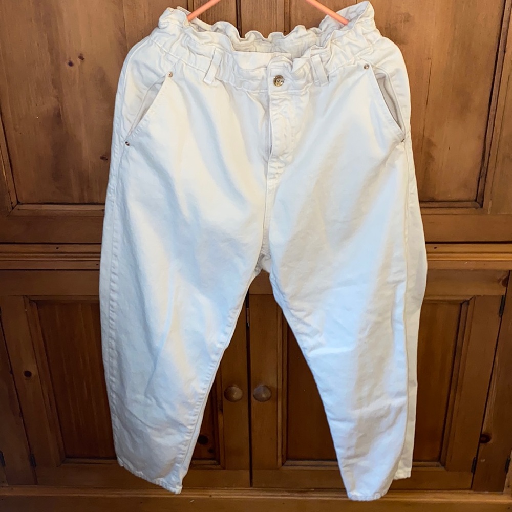 Zara, cream colored jeans with elastic waist.